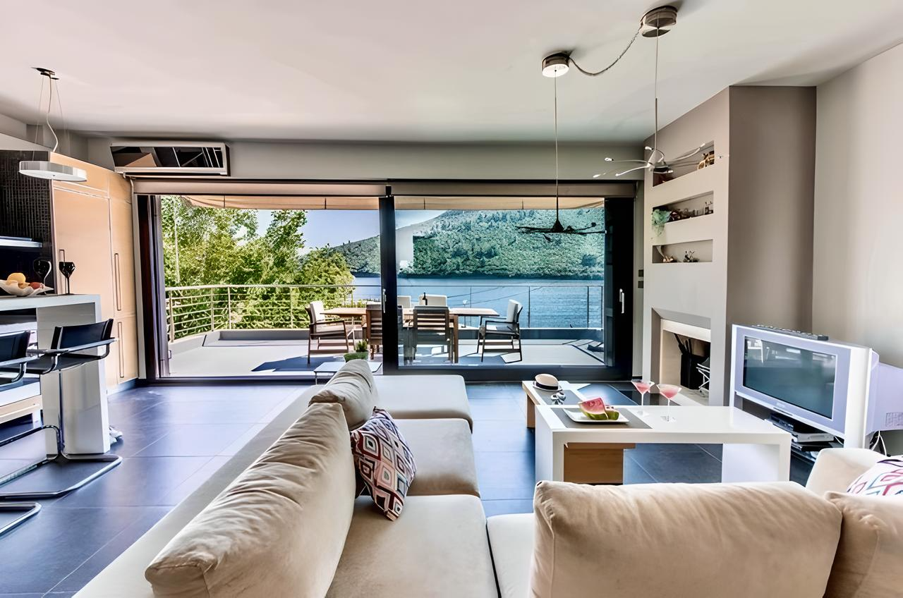 Villa de plage de luxe en Chalcidique avec vue sur la mer et jardin